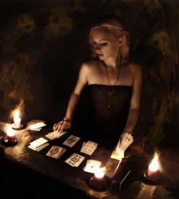 В кутку,  у кріслі,  в темноті...