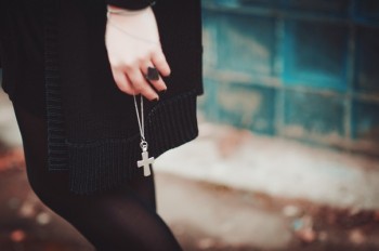 Ти не почуєш від мене благаю...