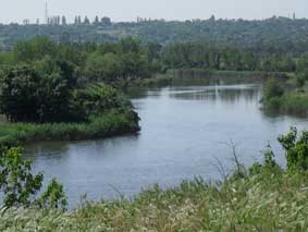 Тече річка, круто в`ється