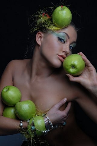 ЯБЛУНЕВЕ БОЖЕВІЛЛЯ