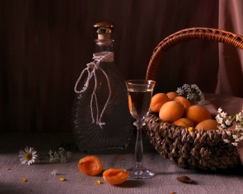 АБРИКОСОВИЙ ЛІКЕР