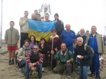 Поетів, письменників група зійшла на Говерлу...