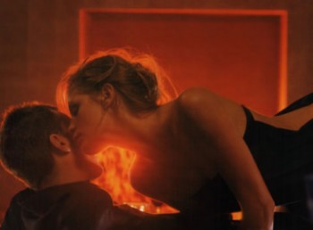 Від лоскоту твоїх медових вуст…