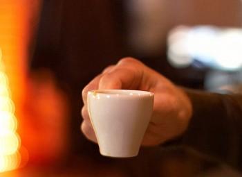 Пінка кавова гірчить...