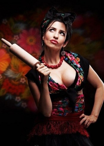 Твоя напіврозстібнута сорочка...