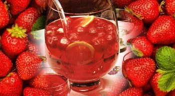 Полуничний глінтвейн