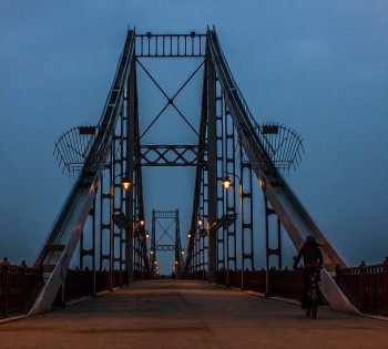 Змітаю знову куряву з книжок