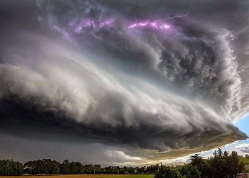 Тулилось небо до землі