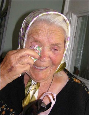 Замріяно дивилась вслід