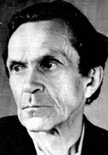 Гойдає місяць море