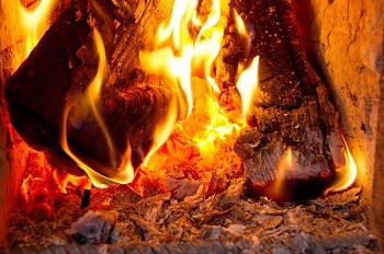 Догорает костер на заре...