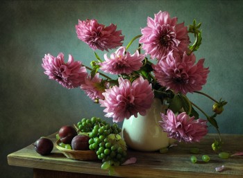 Духмяніють осінню жоржини