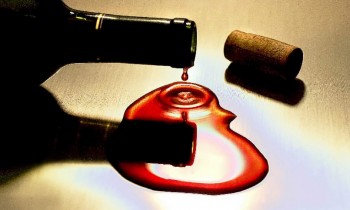 Пролите вино