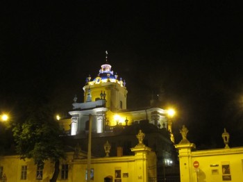 У храмі тихо