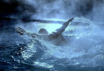 Наче риба,  пливу я вночі