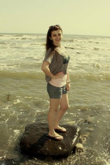 Дівчина і океан