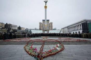 ПЛИНЕ ХВИЛЯ ПО ДНІПРУ