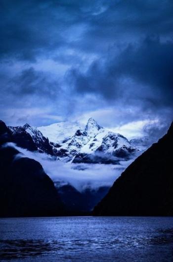 Заворожені тіні змерзаються парами