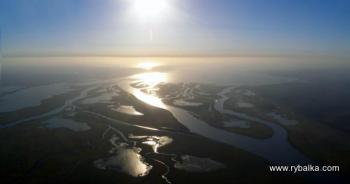 Ніч у дельті ріки