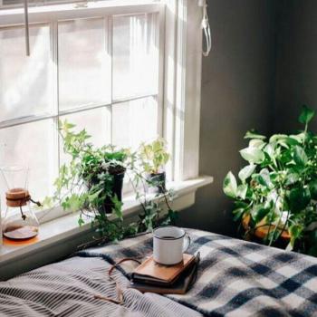 Холодно. Мабуть зима