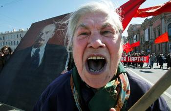 Хронічна комсомолка Дуся