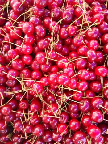 Вишневі поцілунки...