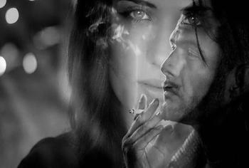 Вона чужа...