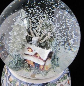 Диво над домівками літає