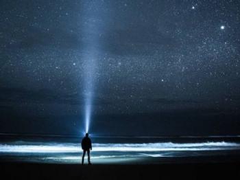 Годинника стрілка за звичкою крутиться