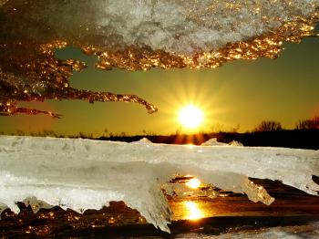 Піднесу до річки свічку