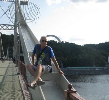 Поетам чоботи...