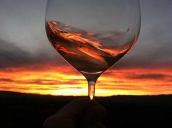 Там,  де серце лунке завмирає