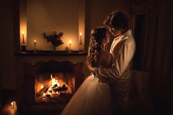 А за вікном ще сипле білий сніг