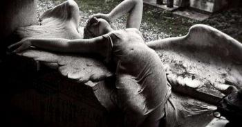 Нежность в куртке распахнутой...