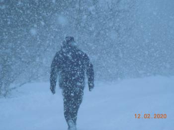 Спішить лютий