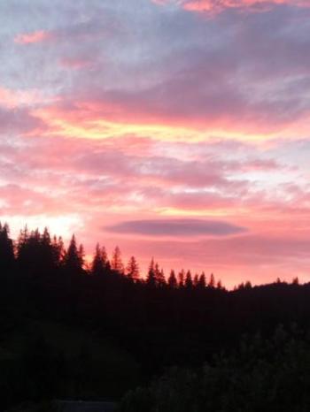 Крутиться Світ