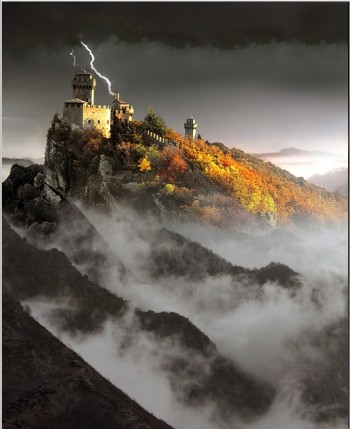 Шторм біля монастиря