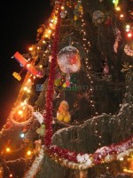 Під мерехтіння звабливе гірлянд...