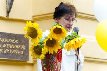 Все темніш і все страшніше...