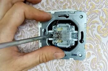 Як замінити вимикач?