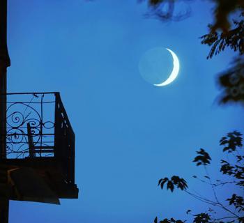 Закоханий місяць