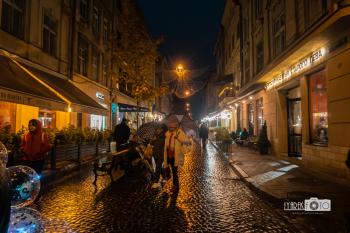 А у Львові на вулиці Дощ