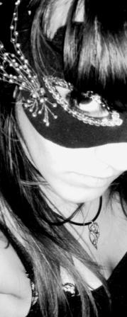 Одягнута в чорне