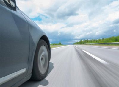 Намалюйте траєкторію точки на колесі авто