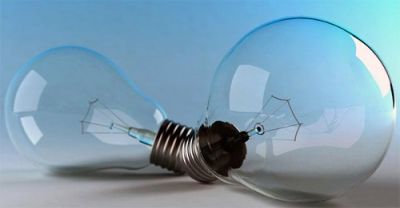 Задача про дві електричні лампочки