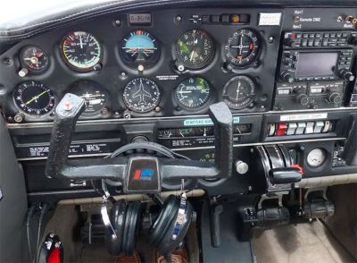 Альтиметр завжди присутній є у літаках