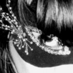 Одягнута в чорне